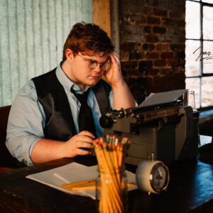 Grayson Thorne Kilpatrick Instagram - It’s Monday! Get to work!! I just finished my third audition . It’s a great start to a week. Photo Credit @jstovallphotography set design @delia.lindsey @stellaralchemysocialmedia #motivation #mondaymotivation #monday #mondaymood #work #gettowork #teenactor