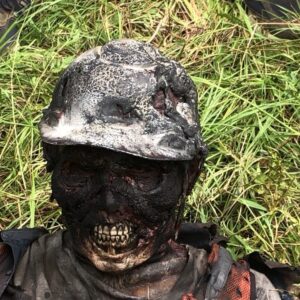 Greg Nicotero Instagram - Fun gag I directed for episode 8 #makeupfx @bloodorphan @gorehound138 @crognalegino @garrett_immel @amcthewalkingdead