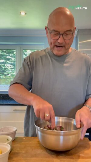 Gregg Wallace Instagram - These prawn tacos with pineapple salsa is to die for! It is so delicious and so filling and soooo much healthier than that takeaway you were going to order! Save your money and make these instead - prepped in 10 mins and absolutely not cooking 😱

Ingredients:
Serves 1 (Makes 3 tacos)

▪️200g tinned of pineapple chunks
▪️1 tsp crushed chilli
▪️1/2 red onion (diced)
▪️1/2 teaspoon garlic powder
▪️Handful of coriander (chopped)
▪️Juice of 1/2 a lemon
▪️150g cooked prawns
▪️Olive oil
▪️Pinch of Paprika
▪️Sour cream
▪️3 taco shells
▪️Handful of rocket to make a side salad

Method:

1. Pre-heat the oven according to the instructions on your taco shell packet - cook these per instructions on packet
2. Put your onion, coriander, pineapple, chilli and garlic powder into a bowl and mix together
3. Build your taco by layering rocket, salsa, prawns and spoonful of sour cream on top - enjoy! 💚

#GreggWallaceHealth 
#prawntacos #prawns #tacos #fakeaway