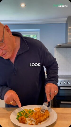Gregg Wallace Instagram - Who doesn’t LOVE fried chicken?! 🍗 
It is absolutely delicious isn’t it… but, it doesn’t always align with a healthy lifestyle! This GreggWallace.Health Cornflake Baked Chicken has got all the elements of the best fried chicken without all of the grease and fat. Give it a go, I promise you, not only is it super easy and healthy but it is unbelievably tasty too…

Ingredients (serves 2):

* 80g cornflakes (crushed)
* 2 eggs (beaten)
* 1 tsp garlic granules
* 1/2 tsp ground black pepper
* 2 chicken breasts
* 2 tbs mayonnaise and 1 tsp chilli powder - mix these together to make chilli mayo
* 400g peas

Method:

1. Pre-heat the oven to 200ºC
2. Add garlic granules and pepper to cornflakes - mix
3. Cover chicken breast in the beaten egg and cover in cornflake mixture - repeat with the other breast
4. Place the chicken breasts in a lightly oiled baking tray and cook in oven for 30 mins
5. Serve with peas and chilli mayo - enjoy! 💚

#GreggWallaceHealth 
#friedchicken #healthytakeaway #fakeaway #chicken #chickenrecipe #HealthyRecipes