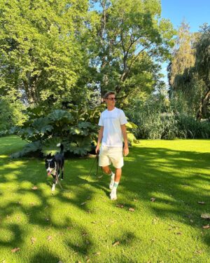 Gregor Schlierenzauer Instagram - 🐕🍁💚

still summer in the city