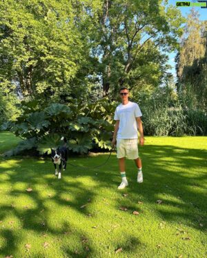 Gregor Schlierenzauer Instagram - 🐕🍁💚

still summer in the city
