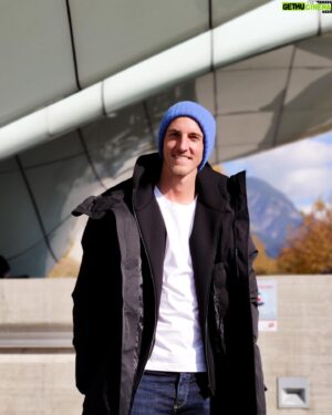Gregor Schlierenzauer Instagram - fresh air, great architecture and a cool photoshooting. thanks for the shooting 📸  @polinamutru 

#happy #weekend #zahahadid #Innsbruck #realestate