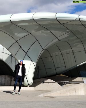Gregor Schlierenzauer Instagram - fresh air, great architecture and a cool photoshooting. thanks for the shooting 📸  @polinamutru 

#happy #weekend #zahahadid #Innsbruck #realestate