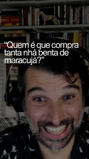 Gregório Duvivier Instagram - Hoje é aniversário do @gduvivier e na mesa do bolo não entra nhá benta de maracujá. 😉😅

🚨Calma Urgente! 
Todas as segundas, 20h30 no YouTube/estudiofluxo
Todas as quartas em versão Podcast no @spotifybrasil