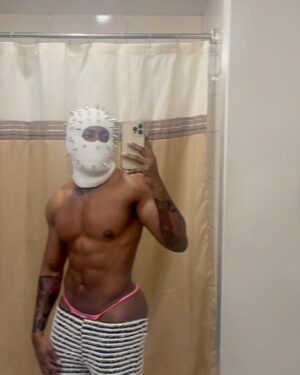 Gregory Tyree Boyce Instagram - 💪🏾📸. 190 pounds