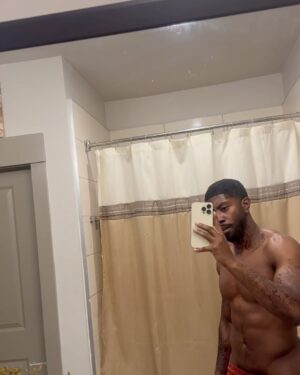 Gregory Tyree Boyce Instagram - 💪🏾📸. 190 pounds