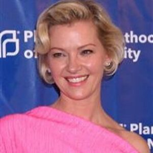 Gretchen Mol Instagram - Hot pink for planned parenthood