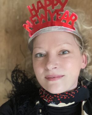 Gretchen Mol Instagram - This is me trying to be festive! What’s the phrase “fake it til you make it!” It’s been a tough year for all, and we’ve all been counting our blessings, holding onto hope that things will be better! Putting this thing on my head gave me some cheer. I hope you find some too! Much love to you all! Happy New Year! #staysafe ❤️🎊❤️🎊
