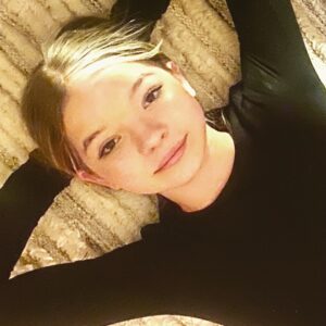 Gretchen Mol Instagram - Happy Birthday to my darling girl. My ❤️