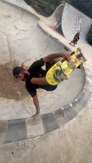 Greyson Fletcher Instagram - @iseasunglasses // @ivanflorence_ My good friend old pal on a heater at @shoreskatepark // 😊