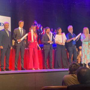 Guido Kaczka Instagram - Un honor para mi y muy agradecido a @fundacionkonex por el reconocimiento, compartiendo con @ricardodarinok Iván @verolozanovl @negropolisok @lalo.mirlo @tetecoustarotoficial 🥂🥂🥂