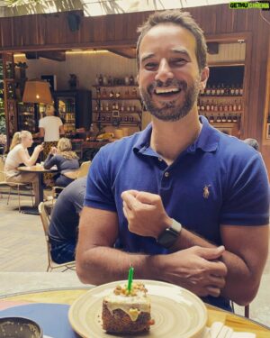 Guido Massri Instagram - Un ańo más. Lleno de aprendizaje, crecimiento,errores y aciertos, lleno de Vida. Gracias Dios por tanto. #happybirthdaytome🎂🎉