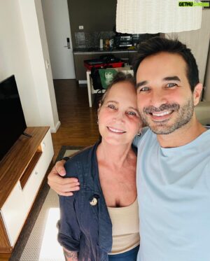 Guido Massri Instagram - Y así me voy de Argentina una vez más con el alma llena. Fueron días llenos de amor del bueno: de la vieja, de los amigos de siempre. 
De reencuentros con compañeros de trabajo, amigos, lugares, olores. Hoy me voy agradecido y con una sonrisa. Y con ganas de volver pronto, seguro que así será. 🇦🇷❤️