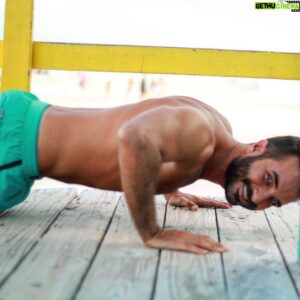 Guido Massri Instagram - Otra de las cosas que más disfruto es hacer ejercicio. No solo me siento sano, sino que me da claridad mental. Me hace bien al cuerpo , a la mente y al alma. 

#fitness #fit