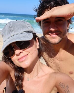 Guilherme Boury Instagram - Rio < 
🌊 ☕️ 🍃