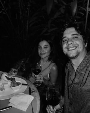 Guilherme Boury Instagram - seguimos aqui aproveitando esse lugar incrível @donpascual_oficial 
o jantar de hoje já foi com o menu sazonal, a trilogia de fondues {queijo, carne e chocolate}   vinho 🫕 🍷 

para quem só conhece aqui pelo restaurante, indicamos muito dar um upgrade e passar a noite toda e emendar com o café da manhã e um pulo na piscina!