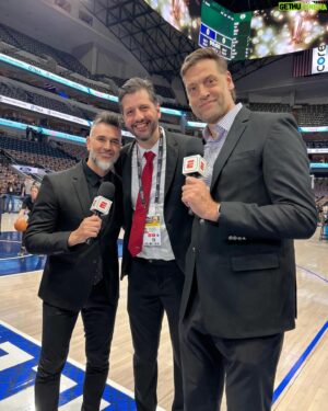 Guilherme Giovannoni Instagram - De volta ao Brasil, mas ainda com tempo para agradecer a oportunidade de cobrir mais uma final de NBA. Agradecer a equipe que foi até lá e aos colegas que nos dão todo o suporte aqui do Brasil. 

É puxado? É, mas é aquela sensação de dever cumprido que nos dão motivação para sempre buscar melhorar e trazer tudo de legal que a gente acompanhou por lá .

Obrigado @espnbrasil por mais essa oportunidade. Mas mais importante, obrigado ao time de esportes americanos da tv, vocês são foda pra c@r@lho!

#Nba #nbabrasil #nbanaespn #basquete #basquetebrasil #basket #basketball