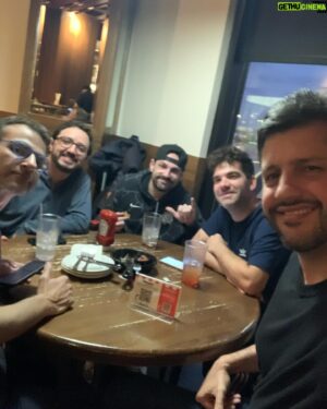 Guilherme Giovannoni Instagram - De volta ao Brasil, mas ainda com tempo para agradecer a oportunidade de cobrir mais uma final de NBA. Agradecer a equipe que foi até lá e aos colegas que nos dão todo o suporte aqui do Brasil. 

É puxado? É, mas é aquela sensação de dever cumprido que nos dão motivação para sempre buscar melhorar e trazer tudo de legal que a gente acompanhou por lá .

Obrigado @espnbrasil por mais essa oportunidade. Mas mais importante, obrigado ao time de esportes americanos da tv, vocês são foda pra c@r@lho!

#Nba #nbabrasil #nbanaespn #basquete #basquetebrasil #basket #basketball