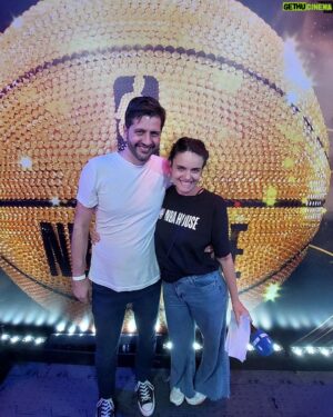 Guilherme Giovannoni Instagram - VIVA O AMOR! 🏀❤️ Feliz Dia dos Namorados! @giovannoni12 e @gabnegi na #NBAHouse!