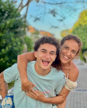 Guilherme Seta Instagram - Feliz dia mãe ❤️ Obrigado por ser essa mãe incrível, amiga, cuidadosa e muitooo divertidaaa 🫶🏼 TE AMOO MUITO ❤️