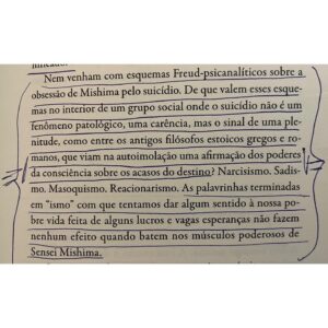 Guilherme Weber Instagram - Um dos meus sonhos de leitor era a reunião da obra crítica de Paulo Leminski, que li de maneira dispersa em diversas edições ao longo de décadas. Eis aqui! Leminski  em uma declaração bastante conhecida, afirmou que uma de suas pretensões consistia em ser lembrado exclusivamente por seu trabalho com poesia; mas seu gênio, entusiasmo e curiosidade ampliou a imortalidade. O samurai de Curitiba, para quem toda erudição se revelava como material de trabalho, reflete aqui sobre suas principais leituras, convicções e obsessões através de artigos e minifestos no estilo auto batizado “anarquítero de desengenharias” (Barthes escreveu sobre ensaios: “gênero onde a escritura rivaliza com a análise”)
Suas reflexões como tradutor, trabalho formal que ele chamava de co criação ou  transcriação, usando o termo cunhado por Haroldo de Campos, são belíssimas investigações sobre a aventura dos idiomas, os limites e potencialidades da língua portuguesa, que ele chamava de desterro ocidental do pensamento, da linguagem e da palavra “(…) obra prima do homem, lugar onde a História adquire senso.”
Adoraria ler o que ele estaria escrevendo sobre nossos tempos, pois no ensaio sobre Walt Withman vaticina, “(…) biônicos tempos em que vivemos e vocês ainda não viram nada.”

“ Espero que todos se divirtam. Não há muito mais a fazer neste mundo.” Leminski

#pauloleminski
