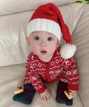 Guillaume Patry Instagram - Joyeux Noël Bébé Santa♥️♥️♥️

#jetaimeléa 

#👼🏻 
#christmasbaby 
#noël 
#babycostume