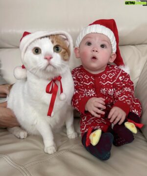 Guillaume Patry Instagram - Joyeux Noël Bébé Santa♥️♥️♥️

#jetaimeléa 

#👼🏻 
#christmasbaby 
#noël 
#babycostume