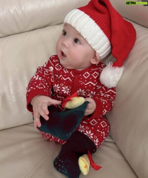 Guillaume Patry Instagram - Joyeux Noël Bébé Santa♥️♥️♥️

#jetaimeléa 

#👼🏻 
#christmasbaby 
#noël 
#babycostume