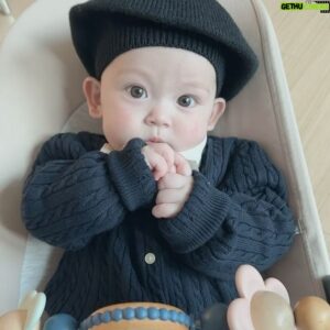 Guillaume Patry Instagram - 우리 똥강아지 이렇개 입으니까 왤케 잘생겼어😂

#jetaimeléa 

#👼🏻 
#5monthsold 
#5개월아기