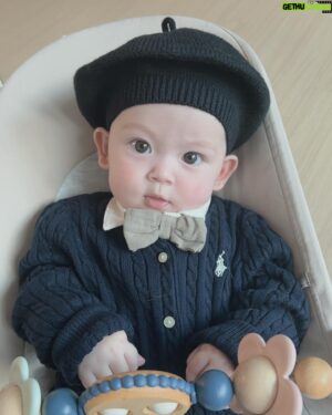 Guillaume Patry Instagram - 우리 똥강아지 이렇개 입으니까 왤케 잘생겼어😂

#jetaimeléa 

#👼🏻 
#5monthsold 
#5개월아기