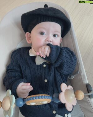 Guillaume Patry Instagram - 우리 똥강아지 이렇개 입으니까 왤케 잘생겼어😂

#jetaimeléa 

#👼🏻 
#5monthsold 
#5개월아기