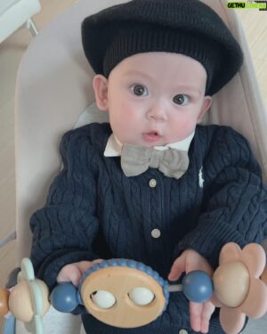 Guillaume Patry Instagram - 우리 똥강아지 이렇개 입으니까 왤케 잘생겼어😂

#jetaimeléa 

#👼🏻 
#5monthsold 
#5개월아기