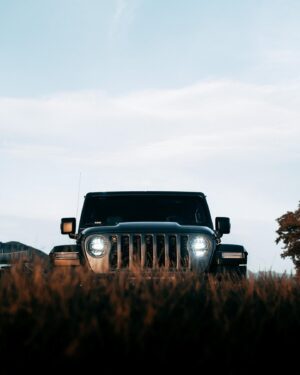 Guillaume Ruchon Instagram - Say Hello to @harveythejeep_ 🚘
Swipe to discover “Why Harvey ?”
•
Ca y’est, j’e peux enfin vous dévoiler mon nouveau coup de folie : acheter la voiture de mes rêves !

Après  5 mois à l’attendre mais surtout 10 ans à en rêver voici HARVEY une Jeep Wrangler 4xe First Edition !

C’est vraiment un rêve qui se réalise et au delà du travail et des sacrifices que j’ai dû faire pour en arriver là, je suis pleinement conscient que vous en êtes aussi pour quelque chose alors MERCI 🙏🏻

Trop hâte de créer des souvenirs avec ! D’ailleurs, vous vous souvenez de ma PAC 🪂 ? Et bien deveniez avec qui on est parti en Corse 😍

• Alors, elle vous plait ?

P.S : oui je lui ai cree un compte Instagram car je n’ai pas envie de vous inonder de contenus ici et OUI, le @ sans _ était déjà pris 😭😭😭