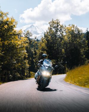 Guillaume Ruchon Instagram - On the road 🔥
•
Il y a quelques jours, je partais pour un Road trip de 560km au guidon du nouveau #TMAX de @yamahamotorfr !

Pourquoi 560km ? Car c’est aussi la cylindrée du #TMAX 😇 

Mon objectif : réaliser une photo de nuit bien précise que vous découvrirez demain matin à 10h en même temps que la vidéo du Road Trip ! 🔥

Vraiment trop hâte d’avoir vos retours, explose moi ce ♥️ si tu as hâte aussi !
•
Shot by @mathisdecroux 📷
•
#Ad #partenariatrémunéré #Yamaha #tmax560