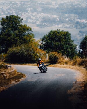 Guillaume Ruchon Instagram - Let’s go for a ride 🏍
1 or 2 ?
•
Quel bonheur de pouvoir rouler le bitume avec cette meule.
5 ans que je l’ai, elle n’a pas pris une ride mais il serait temps de la remettre au goût du jour 👀

J’ai envie de changement, un bon préparateur à me conseiller dans la région ? 🙋🏼‍♂️

P.S : faites peter les 8K likes car le TAP TO EDIT est IN-CRO-YABLE 🤯

P.S 2 : #LaRuche2021 : LIKE , ENREGISTRE, PARTAGE EN STORY et commente avec #LaRuche2021 quand c’est fait !

A GAGNER : UNE CARTE SD SONY TOUGH M 64 GO (valeur 70€)

TAS CE SOIR 21H 🍀
