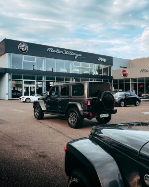 Guillaume Ruchon Instagram - Say Hello to @harveythejeep_ 🚘
Swipe to discover “Why Harvey ?”
•
Ca y’est, j’e peux enfin vous dévoiler mon nouveau coup de folie : acheter la voiture de mes rêves !

Après  5 mois à l’attendre mais surtout 10 ans à en rêver voici HARVEY une Jeep Wrangler 4xe First Edition !

C’est vraiment un rêve qui se réalise et au delà du travail et des sacrifices que j’ai dû faire pour en arriver là, je suis pleinement conscient que vous en êtes aussi pour quelque chose alors MERCI 🙏🏻

Trop hâte de créer des souvenirs avec ! D’ailleurs, vous vous souvenez de ma PAC 🪂 ? Et bien deveniez avec qui on est parti en Corse 😍

• Alors, elle vous plait ?

P.S : oui je lui ai cree un compte Instagram car je n’ai pas envie de vous inonder de contenus ici et OUI, le @ sans _ était déjà pris 😭😭😭