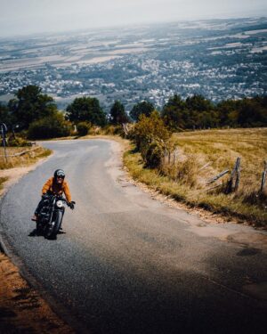 Guillaume Ruchon Instagram - Let’s go for a ride 🏍
1 or 2 ?
•
Quel bonheur de pouvoir rouler le bitume avec cette meule.
5 ans que je l’ai, elle n’a pas pris une ride mais il serait temps de la remettre au goût du jour 👀

J’ai envie de changement, un bon préparateur à me conseiller dans la région ? 🙋🏼‍♂️

P.S : faites peter les 8K likes car le TAP TO EDIT est IN-CRO-YABLE 🤯

P.S 2 : #LaRuche2021 : LIKE , ENREGISTRE, PARTAGE EN STORY et commente avec #LaRuche2021 quand c’est fait !

A GAGNER : UNE CARTE SD SONY TOUGH M 64 GO (valeur 70€)

TAS CE SOIR 21H 🍀