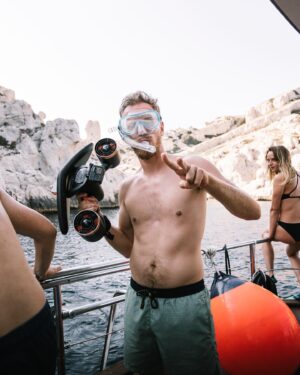 Guillaume Ruchon Instagram - #CMinaire21 @pictureelement.fr 🟨
(la meilleure c’est la dernière) ° Après ces 4 jours passés dans le sud avec toute ma team, je me devais de faire un album souvenir de notre premier séminaire pas comme les autres.

Un loonng week end avec tout ce qu’il faut pour créer de super souvenirs. Entre le rush pour la sortie du ZV-E10, les projets gagnés (oui, oui) et les moments Fun & Chill, on n’a pas vu passer ces quelques jours 🤯
 Ils savent déjà ô combien je suis fier du chemin qu’on a parcouru ensemble, des projets qui ont été menés et de ma pleine confiance dans les projets à venir !  J’ai hâte d’être en Septembre et de reprendre à fond 🙏🏼
 Belle fin de week end à tous, g.  P.S : Oui les photos sont prises tantôt à l’iphone, tantôt à A7III ou A7RIII par un peu toute la team 🔥