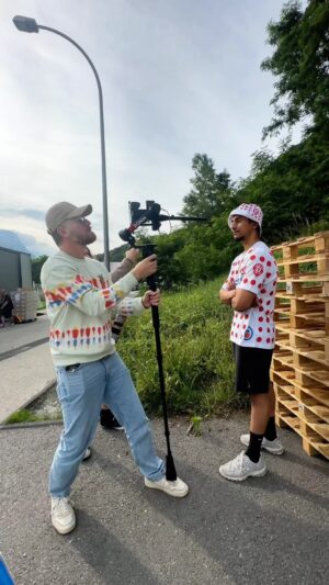 Guillaume Ruchon Instagram - En cuisine avec @leclerc 🍒🍈🍓
#Collaboration
•
À l’occasion du #TDF2024, l’équipe E.Leclerc m’a lancé un défi : concocter une vidéo créative en mettant l’accent sur leur toute nouvelle caravane #MarqueRepere !

Après de longues heures sur After à imaginer quelques transitions al dente, voici le résultat : vous en pensez quoi ? 😍
•

#leclerc