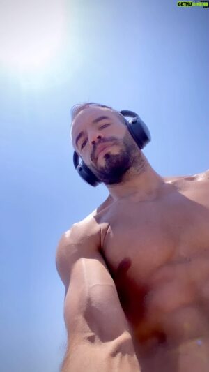 Guillermo Iván Instagram - Happiness!!! 
Felicidad!!!

#guillermoivan #beach #beachlife #actors #actores #actorslife #actorslifestyle #movies #films