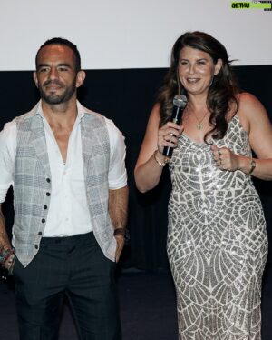 Guillermo Iván Instagram - Thanks @manhattanfilmfestival for all the love! Thanks for bringing us together and for being the hub for so many wonderful filmmakers and talented actors, directors, screenwriters and producers. Great moments 🙏 😃 🙏 ❤️ ❤️ ❤️ 

Pictures by @eduardoferminphotonyc 

#manhattan #filmfestivals #guillermoivan #newyork #usa #movies #films #tv #shows #actors #latinx #moviemaking #filmakers