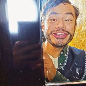 Guillermo Villegas Instagram - El turno de las Caritas en personaje. 

Vote usted por su fav.