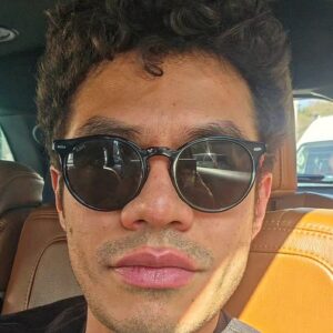 Guillermo Villegas Instagram - Ya se me había olvidado que me tarda en salir el mostacho como 6 años :(