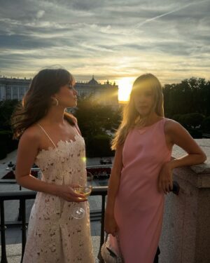 Guiomar Puerta Instagram - Una princesa, una novia, una actriz, una PR. 💐

Gracias @telva y @martadelacalzada 💕

Vestido @becomely 
Zapatos @lesjuliettes.official 
@cartulinacartulina 💛