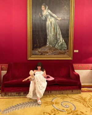 Guiomar Puerta Instagram - Una princesa, una novia, una actriz, una PR. 💐

Gracias @telva y @martadelacalzada 💕

Vestido @becomely 
Zapatos @lesjuliettes.official 
@cartulinacartulina 💛
