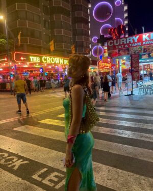 Guiomar Puerta Instagram - Viviendo en una película 🤍#BENISEX 💍🏙️🪩👰🏼‍♀️