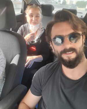 Gül Arcan Instagram - Biz sete gider 🙂🙋‍♀️ Günaydın ❤️ #cavidan #yemin #kanal7#karamelyapım @gokberkdemirci