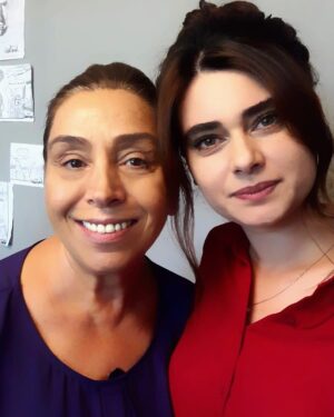 Gül Arcan Instagram - Eltim ve ben hepinize kucak dolusu sevgiler selamlar iletiyoruz. 🇦🇿🇹🇷 Bu akşam saat 7 KANAL 7 unutmayın 😊😊💖🌹🌹#gülarcan #cavidan #kanal7#karamelyapım#yemin @yagmursahbazovaofficial