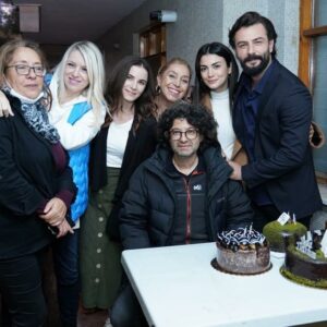 Gül Arcan Instagram - Biz büyük bir aileyiz ❤️❤️🌹🌹🧿🧿 @gokberkdemirci @ozgeyagizz @cansutuman @sevdakaygisiz @hakanarslan.official @semabekmezmanagement